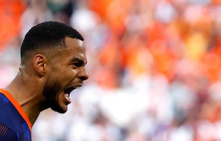 Đội tuyển Hà Lan ngược dòng giành chiến thắng kịch tính trước Ba Lan