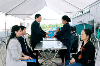 Thăm hỏi, hỗ trợ gia đình 2 nạn nhân thiệt mạng trong vụ nổ