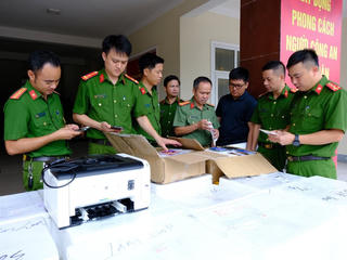 Triệt phá đường dây buôn bán hàng giả, thu giữ 6.000 điện thoại