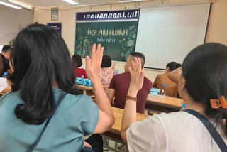 Họp phụ huynh đầu năm học mới: Vẫn chuyện lạm thu