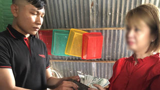 Tài xế lên mạng nhờ tìm người đánh rơi chiếc ví chứa 4.000 USD