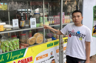 Bắt nghi can dán đè mã QR của mình lên mã QR của nhiều cửa hàng