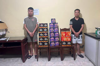Vĩnh Phúc: Bắt giữ 2 đối tượng buôn bán pháo hoa nổ trái phép