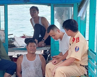 Quảng Ninh: Khởi tố 4 đối tượng thu tiền 'an ninh trật tự' tàu hàng trên biển 