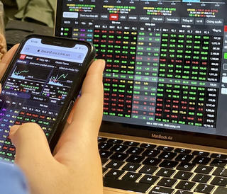 Chứng khoán vẫn giằng co đi ngang