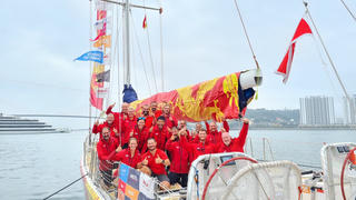 Những đội đua thuyền buồm Clipper Race đầu tiên cập bến Hạ Long