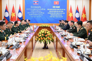 Việt Nam - Lào củng cố hợp tác quốc phòng, thắt chặt quan hệ hữu nghị thủy chung, son sắt
