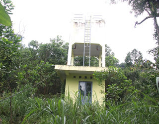 Dân 'khát' bên công trình nước sạch