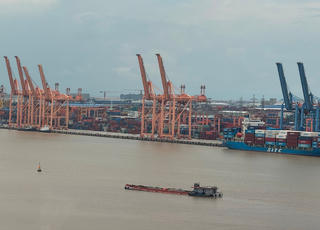 Việt Nam xuất siêu trên 3 tỷ USD trong tháng 1