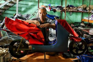 Thủ phủ vàng mã lớn nhất miền Bắc: Hối hả làm ô tô, xe máy đời mới phục vụ Rằm tháng 7 