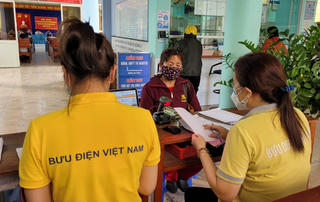BHXH Đồng Nai: Chi trả lương hưu tại nhà cho người yếu thế