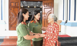 Phú Thọ: Công an tỉnh nhận phụng dưỡng suốt đời mẹ Việt Nam Anh hùng