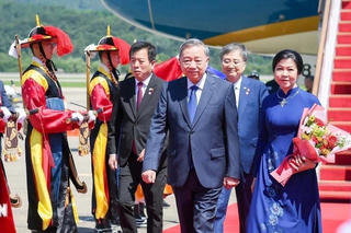 Tổng Bí thư Tô Lâm và Phu nhân đến Seoul, bắt đầu chuyến thăm cấp Nhà nước tới Hàn Quốc