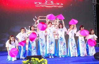 Gắn kết cộng đồng với quê hương, đất nước