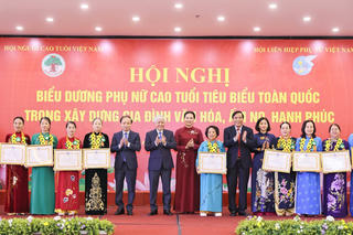 Biểu dương 291 phụ nữ cao tuổi tiêu biểu toàn quốc