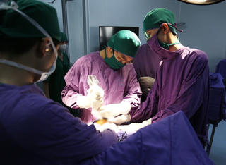 Quảng Ninh: Cấp cứu thành công bệnh nhân 15 tuổi bị dao cắm xuyên sọ