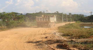 [Ảnh] Huế: Đường dài hơn 1,7km thi công gần 3 năm chưa xong