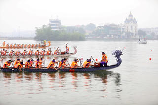 Phú Thọ: Giải thi bơi chải thu hút khách du lịch tới Lễ hội Đền Hùng