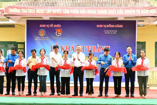 Thường trực Ban Bí thư Trương Thị Mai tiếp xúc cử tri tỉnh Hòa Bình