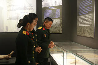 Trưng bày tư liệu quý về ‘Những hạt giống đỏ’