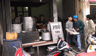 Từ lùm xùm phở Thìn Lò Đúc đến câu chuyện bản quyền thương hiệu