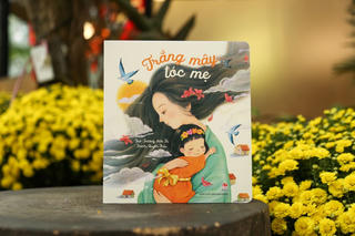 Giao lưu và ra mắt tập thơ 'Trắng mây tóc mẹ'