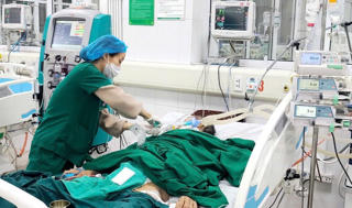 Nguy kịch sau 10 ngày liên tục uống rượu 'vui Tết'