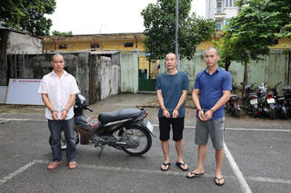 Bắt 3 đối tượng người nước ngoài liên tiếp đột nhập các công ty trộm tài sản