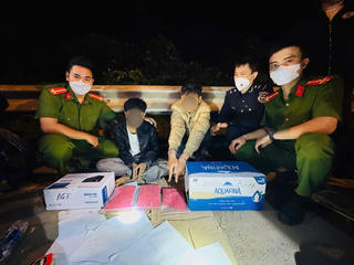 Quảng Trị: Bắt giữ 2 đối tượng vận chuyển 30.000 viên nén nghi là ma túy