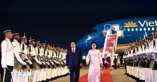 Thủ tướng tới Kuala Lumpur, bắt đầu thăm Malaysia và dự các Hội nghị cấp cao