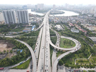 Kết thúc kỳ nghỉ lễ 30-4 và 1-5: Đường phố Hà Nội thông thoáng, bến xe đông đúc