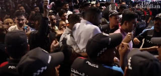 Kinh hoàng cảnh chen lấn xô đẩy ở Qatar