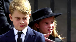 [VIDEO] Hoàng tử George và Công chúa Charlotte trong lễ tang của Nữ hoàng Elizabeth