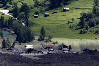 Nguy cơ lũ lụt sau sạt lở sông băng ở Thụy Sĩ