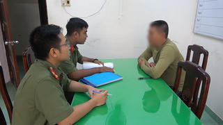 Bố bị xử lý vi phạm nồng độ cồn, con lên mạng xúc phạm CSGT