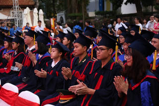 Mạnh dạn giao việc