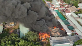 Bình Dương: Cháy lớn tại cơ sở thu mua phế liệu