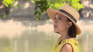 Phong cách thời trang từ phim đến đời thực của 'ác nữ màn ảnh' Băng Di