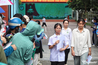 Sĩ tử thi vào 10 ở Hà Nội hoàn thành môn thi thứ 2, Ngoại ngữ