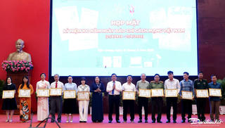 Văn phòng Báo Đại đoàn kết và phóng viên được UBND tỉnh Hậu Giang tặng bằng khen