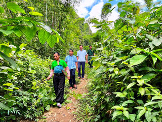 Lặng lẽ vùng biên