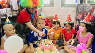 'Chú hề Sido' Lê Văn Hải: Hơn 15 năm đồng hành với bệnh nhi ung thư