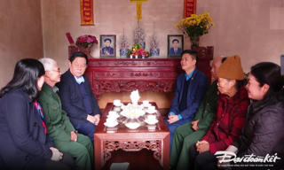 Trưởng Ban Tuyên giáo TƯ Nguyễn Trọng Nghĩa thăm, tặng quà gia đình chính sách, hộ nghèo tại Thái Nguyên