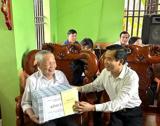 Hải Phòng: Thăm, tặng quà chiến sỹ Điện Biên
