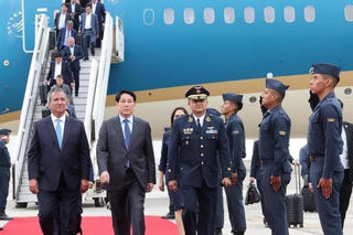 Lễ đón Chủ tịch nước Lương Cường tại Sân bay Quốc tế Jorge Chávez ở Lima