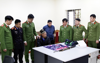 Sơn La: Bắt đối tượng 70 tuổi cầm súng buôn bán ma túy