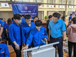 Đẩy mạnh chi trả các chế độ bảo hiểm xã hội, trợ cấp thất nghiệp qua tài khoản cá nhân