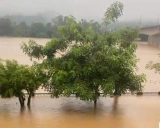 Lào Cai: Sông Hồng xuất hiện lũ lớn hiếm gặp trong nhiều năm