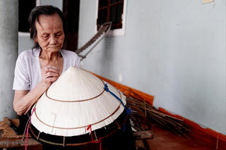 Giữ nghề nón lá trăm năm