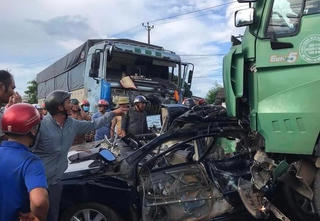 Phó Thủ tướng Trần Lưu Quang chia buồn với gia đình các nạn nhân thuộc CLB HAGL